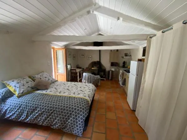 La Petite Maison Saint-Antonin Hébergement de vacances